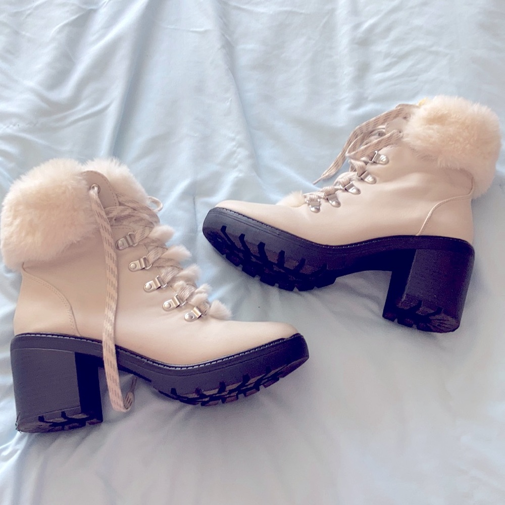 Boots ivory white